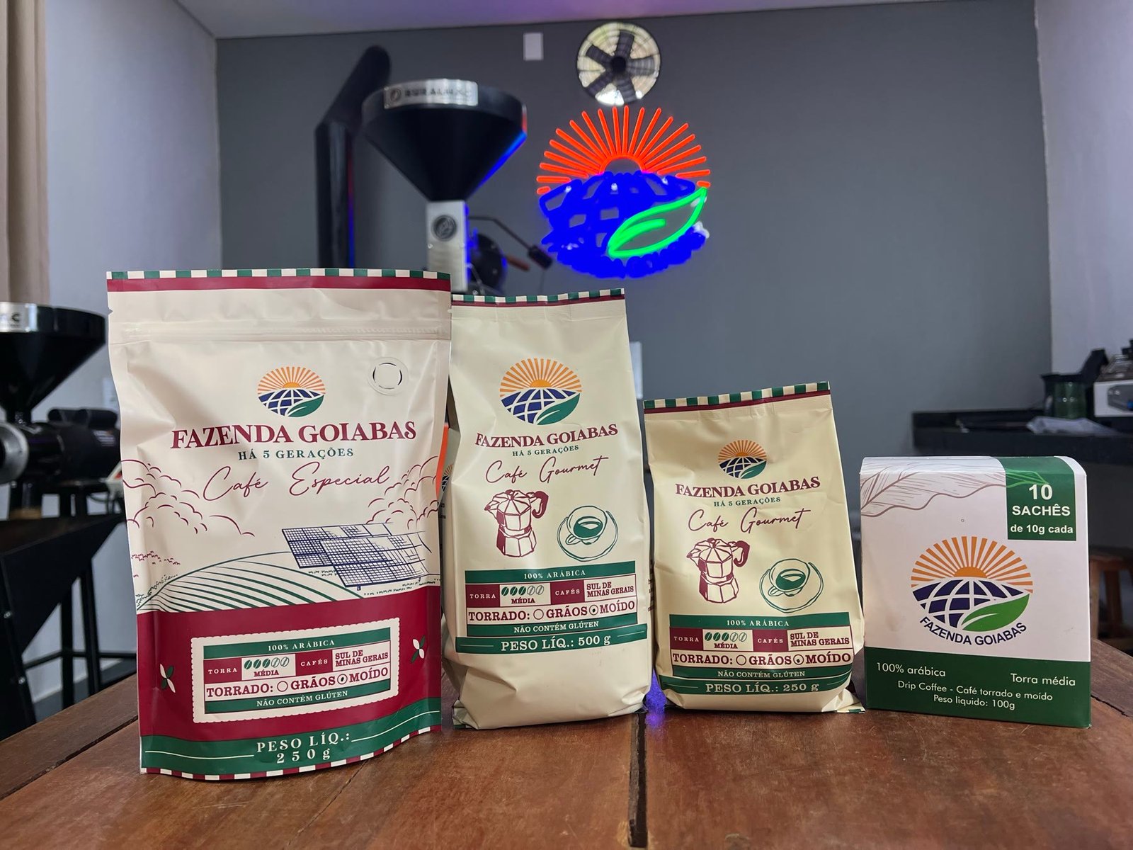 Linha de cafés da Fazenda Goiabas na torrefação: Café Especial, Café Gourmet e drip coffee em sachês